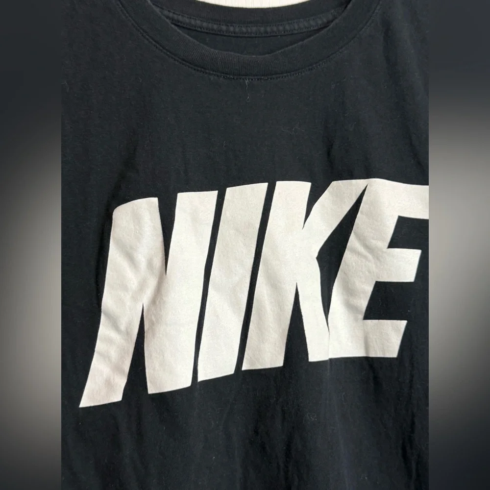 Nike Men's The Nike Tee - Size‎ M - Black with White NIKE Logo 👕🖤